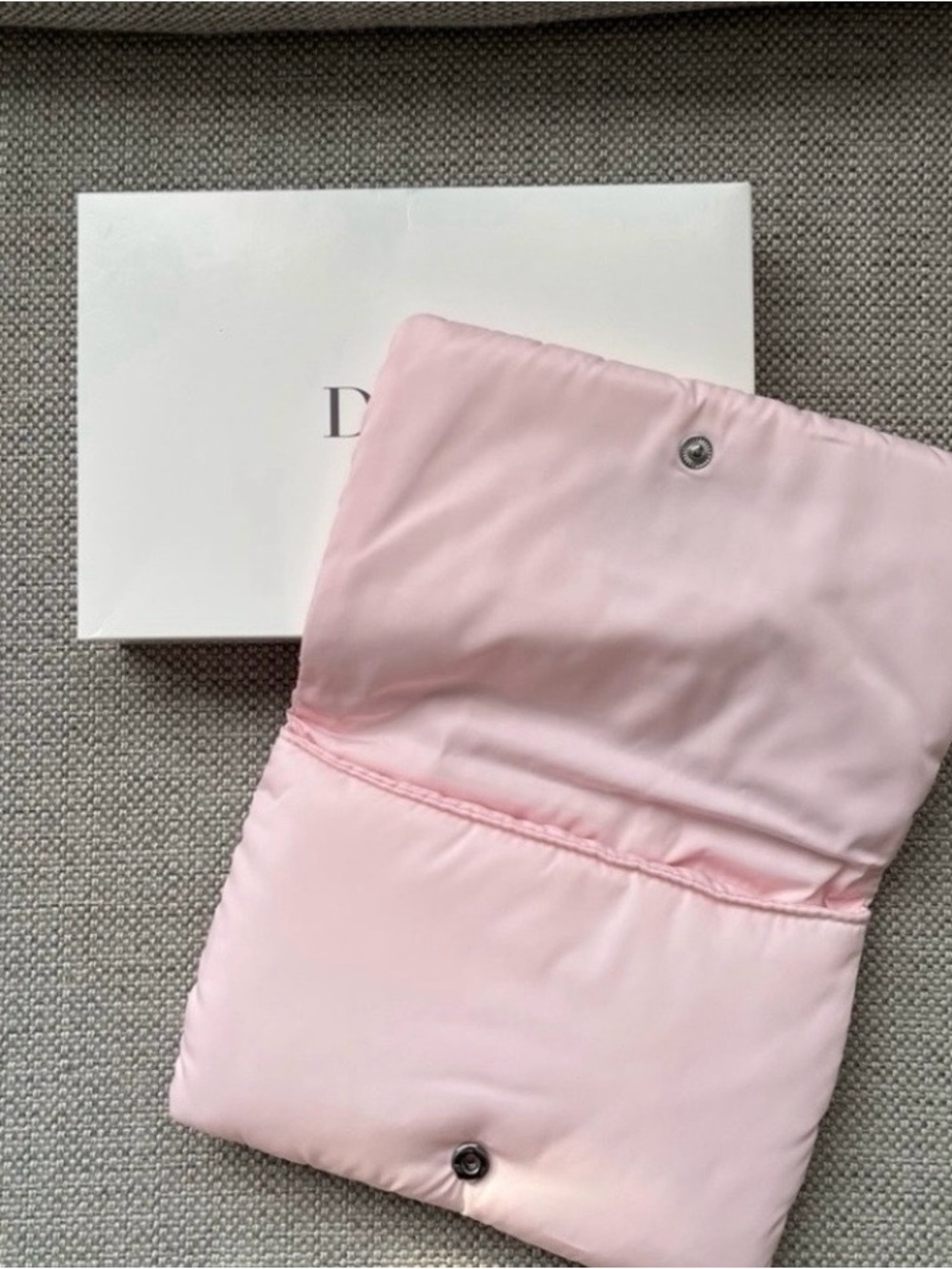 New Dior Beauty Pink Cosmetic Pouch - Picture 3 of 4
